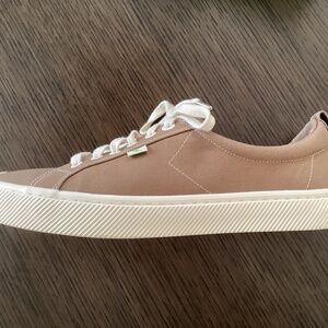 Cariuma Mens Oca Low Sneaker - Burnt Sand - Size 11.5